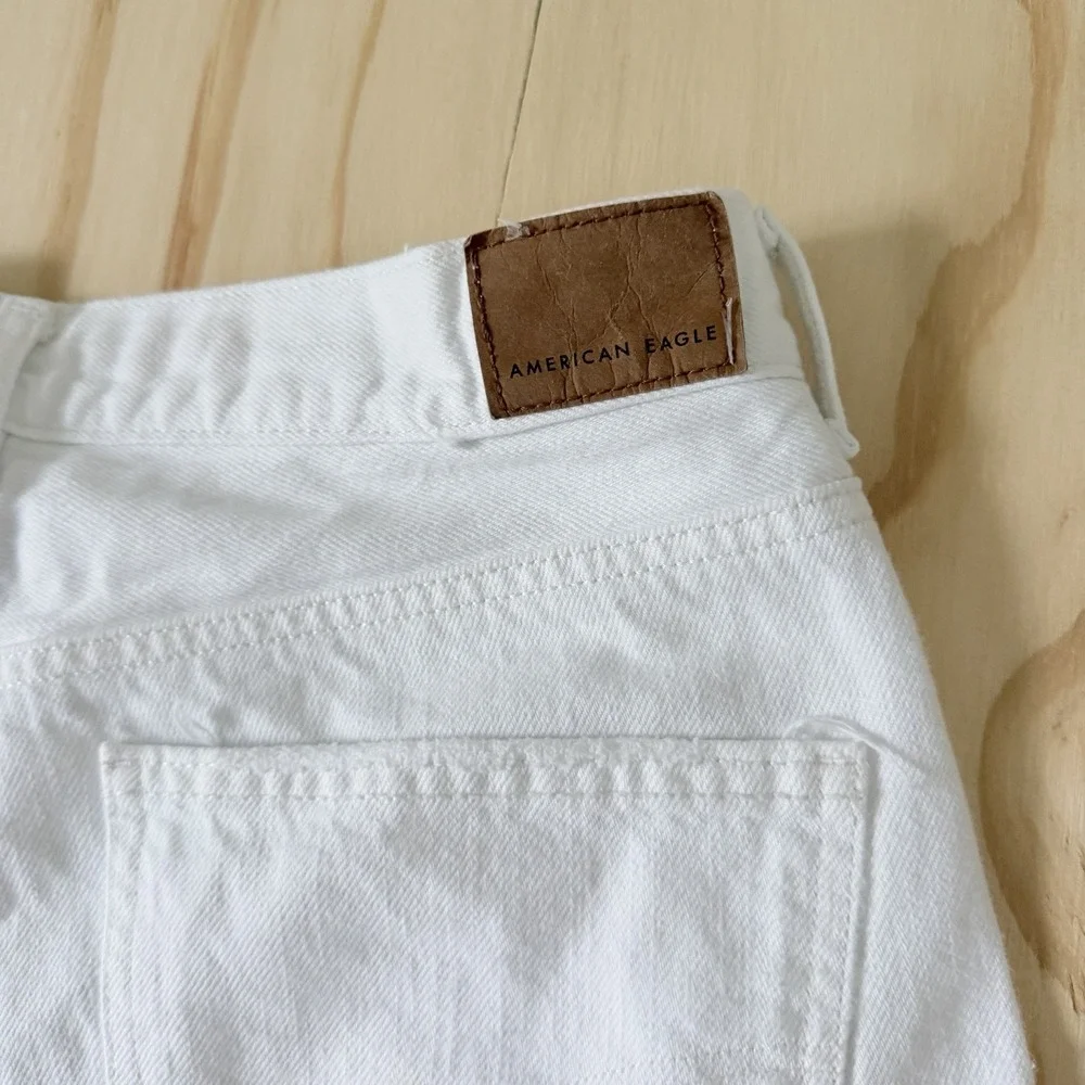 American Eagle Size 6 Baggy Mom Denim Shorts white distressed